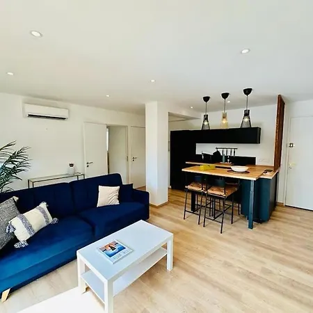 Les Tivas Yourhosthelper Saint-Tropez